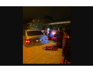 Flash floods hit Selangor after relentless downpour, affecting Petaling, Klang, Hulu Langat, and Shah Alam